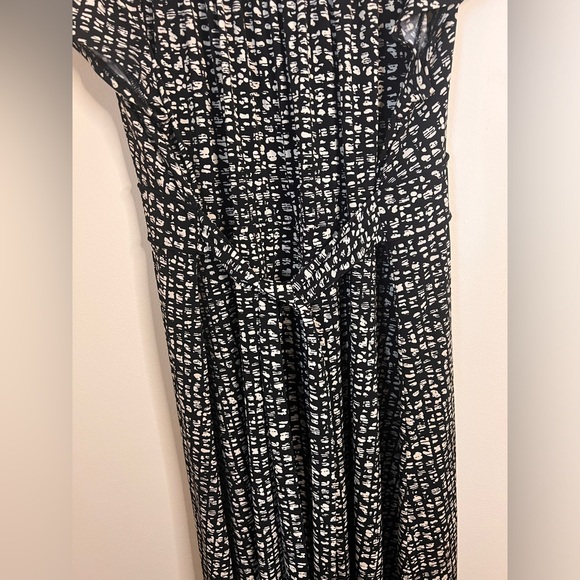 4/$25 motherhood maternity dress xl, Black And White Pattern Short Sleeved. - Picture 8 of 8